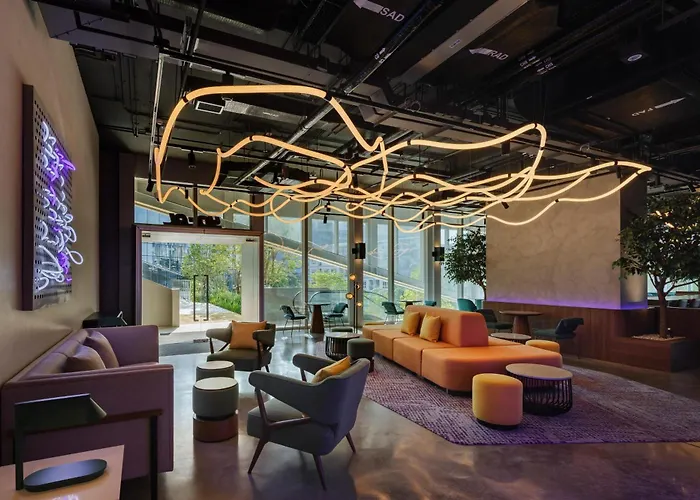 Yotel Sukhumvit, Select By Hilton *