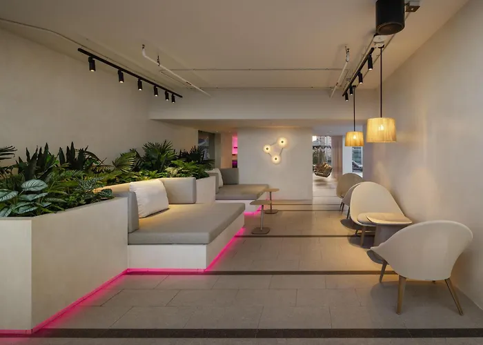 Yotel Sukhumvit, Select By Hilton