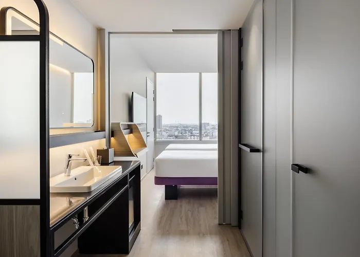 Yotel Sukhumvit, Select By Hilton *